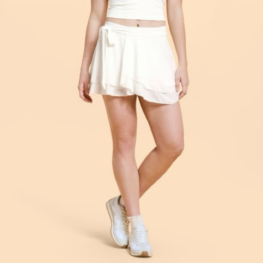🆕 Blogilates Women's Dance Studio Wrap Skort 3.25” - Cream Size Small